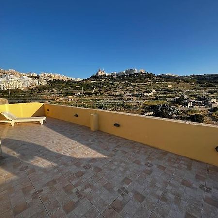 Conmal Penthouse In Mellieha Bay Apartment Bagian luar foto