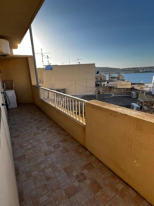 Conmal Penthouse In Mellieha Bay Apartment Bagian luar foto