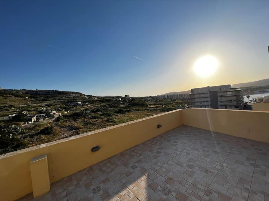 Conmal Penthouse In Mellieha Bay Apartment Bagian luar foto